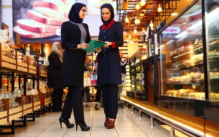 مانتو بلند را با چه کفشی ست کنید تا استایل جذاب تری داشته باشید؟