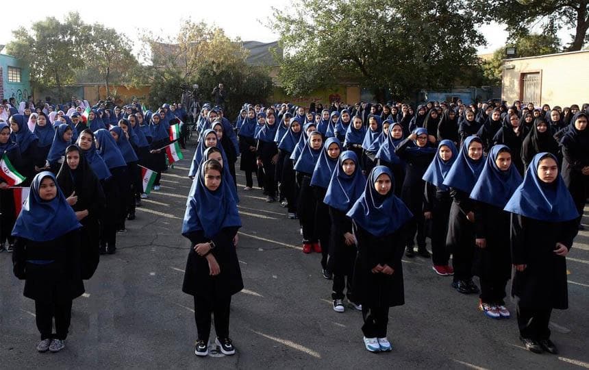 مانتو فرم مدرسه چه ویژگی هایی باید داشته باشد؟