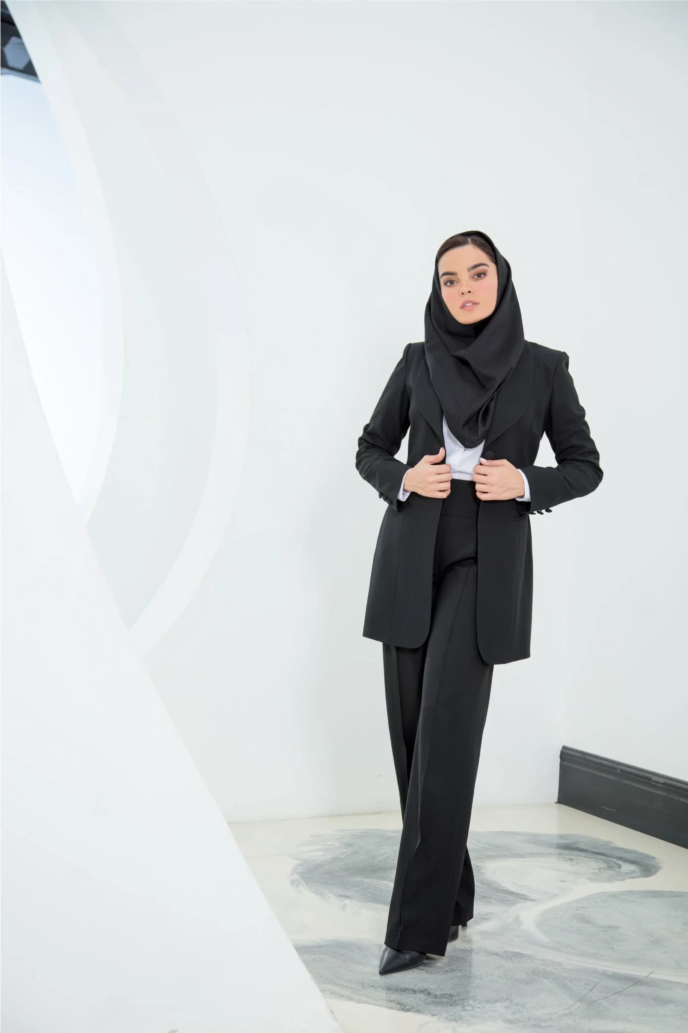 کت شلوار اداری یقه آرشال | نمای دیگر